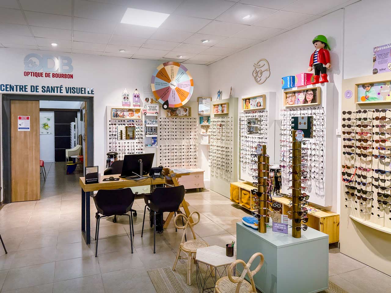 ODB Saint-Denis, centre de santé visuel photo montrant l'espace enfant + l'espace contrôle de la vue dans le magasin ODB Saint-Denis